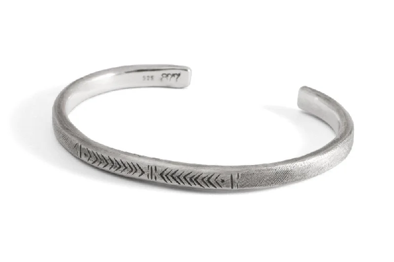 #048 - Bangle hand engraved pattern