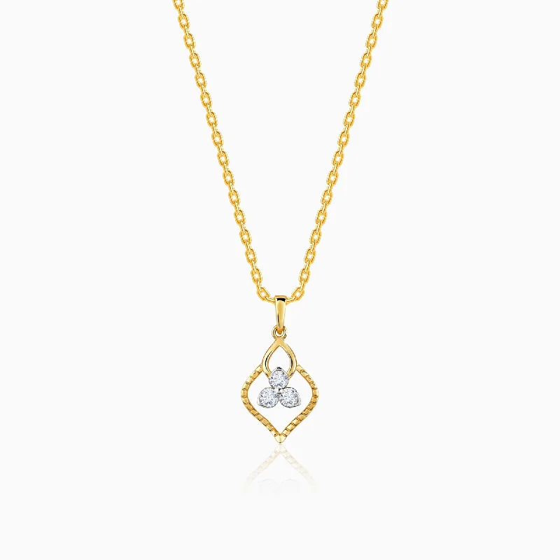 Gold Sparkling Clover Diamond Pendant