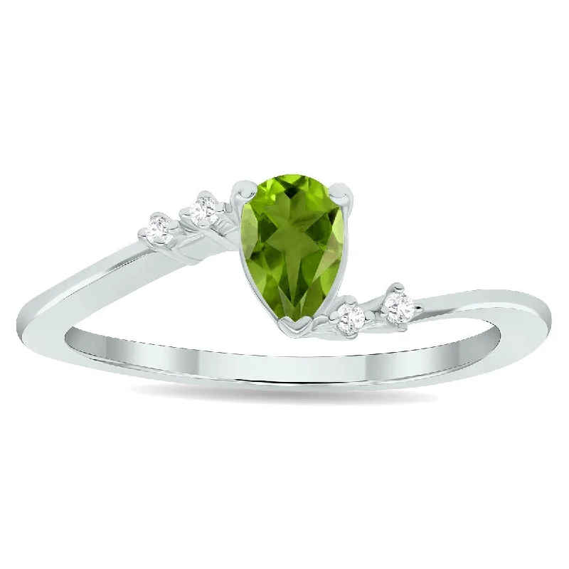 Women's Peridot and Diamond Wave Ring in 10K White Gold