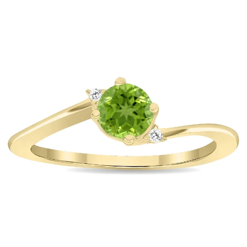 Women's Round Shaped Peridot and Diamond Wave Ring in 10K Yellow Gold